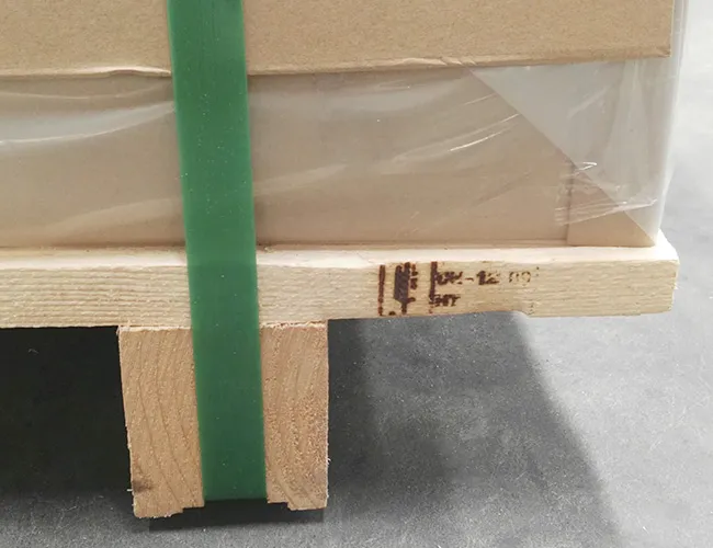 Seaworthy moisture-barrier packaging of marine aluminum plates with fumigation-free wooden pallets